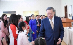 Tổng Bí thư Tô Lâm gặp gỡ cán bộ Đại sứ quán và đại diện cộng đồng người Việt Nam tại Belarus