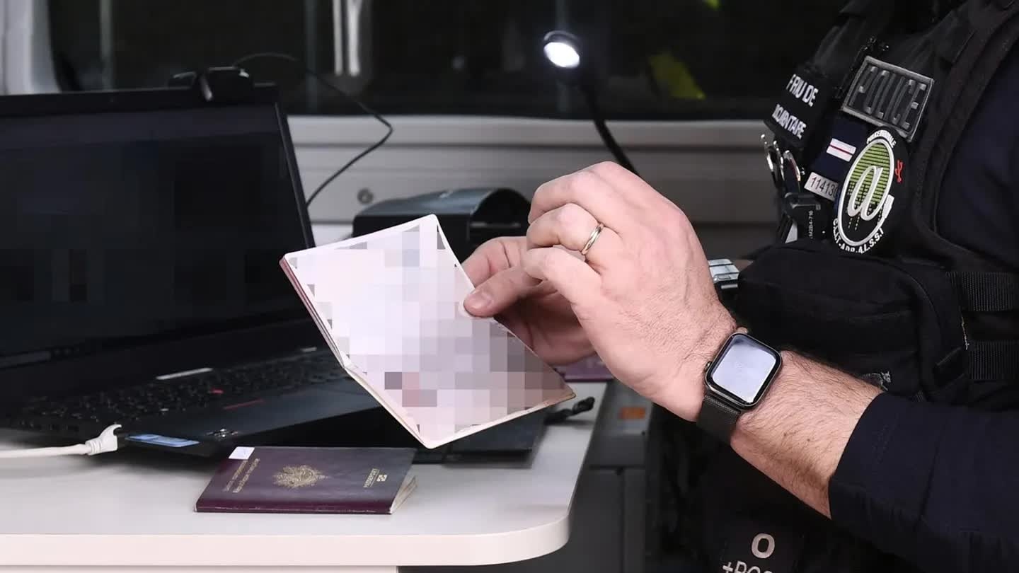 Căng thẳng chưa 'xuôi', Algeria tố Pháp dùng chiêu trò, tuyên bố trục xuất 2 nhân viên tình báo của Paris