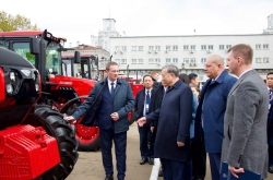 Tổng Bí thư Tô Lâm thăm Nhà máy Máy kéo Minsk