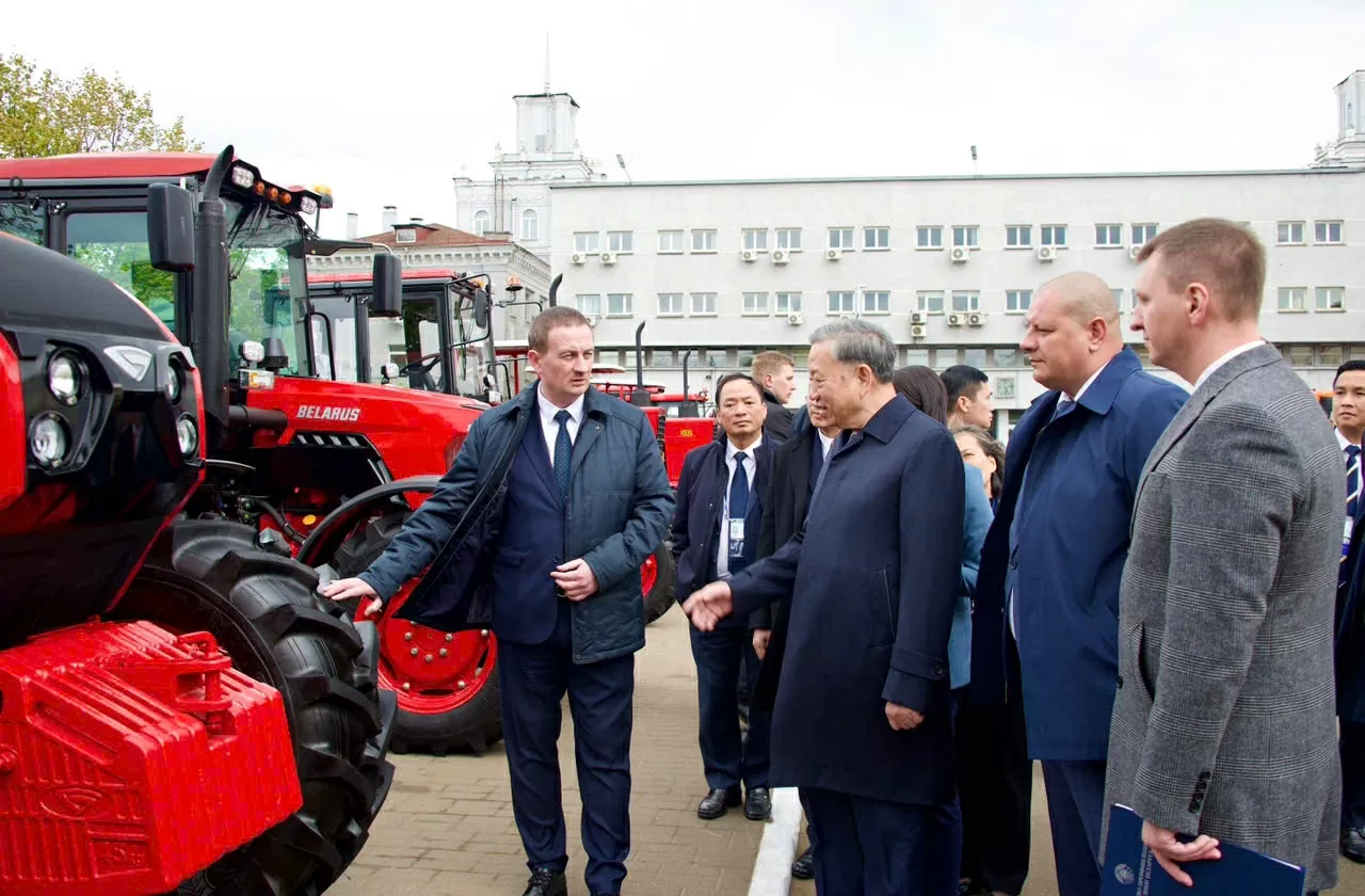 Tổng Bí thư Tô Lâm thăm Nhà máy Máy kéo Minsk Tổng Bí thư Tô Lâm thăm Nhà máy Máy kéo Minsk
