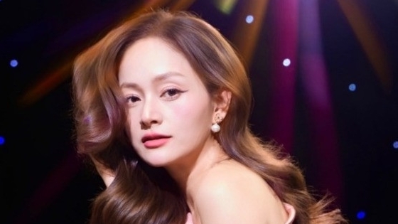 Sao Việt: Lan Phương khoe dáng mảnh mai