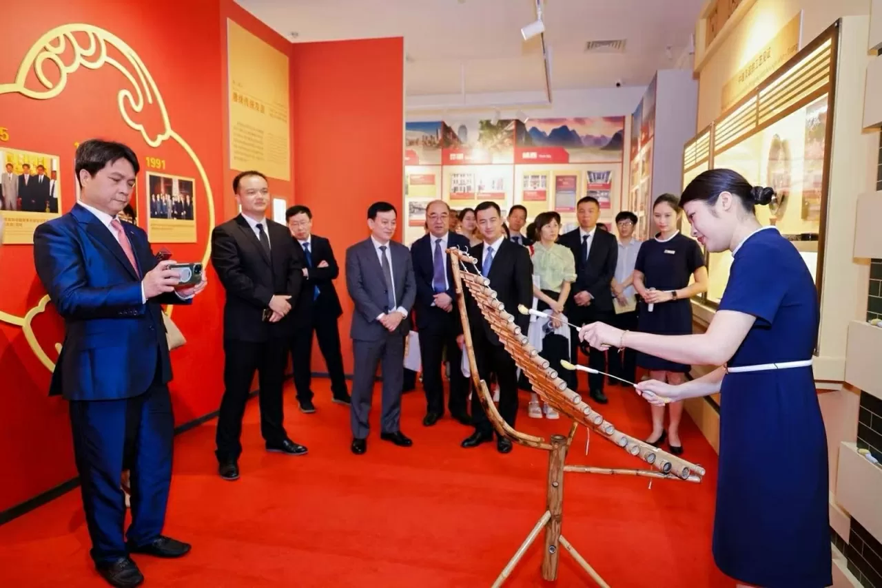 Khai mạc triển lãm chuyên đề 'Đường Cách mạng - Đồng chí Hồ Chí Minh ở Trung Quốc' tại Quảng Châu Khai mạc triển lãm chuyên đề 'Đường Cách mạng - Đồng chí Hồ Chí Minh ở Trung Quốc' tại Quảng Châu