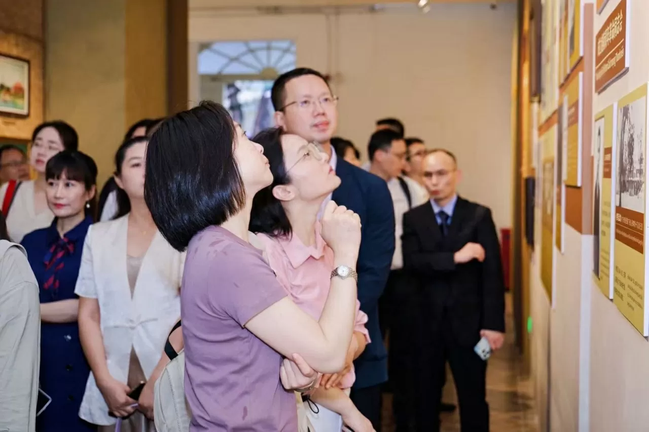 Khai mạc triển lãm chuyên đề 'Đường Cách mạng - Đồng chí Hồ Chí Minh ở Trung Quốc' tại Quảng Châu Khai mạc triển lãm chuyên đề 'Đường Cách mạng - Đồng chí Hồ Chí Minh ở Trung Quốc' tại Quảng Châu