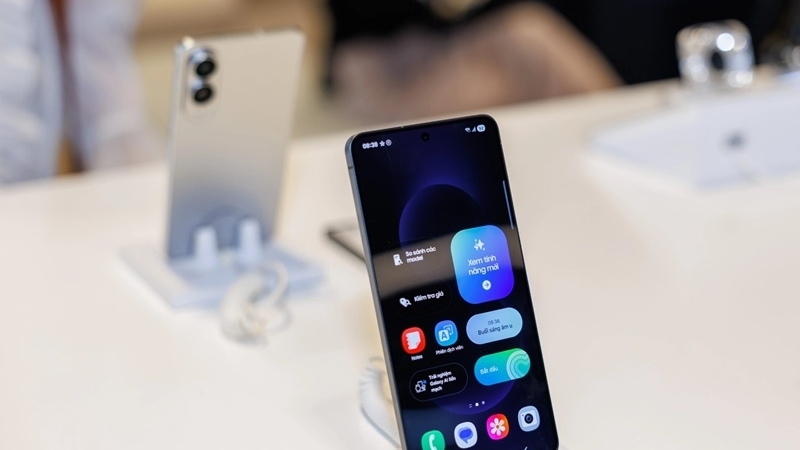 Cận cảnh Samsung Galaxy S25 Edge vừa ra mắt, giá từ 30 triệu đồng