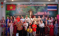 Nhà hát kịch Việt Nam 'chiêu đãi' kiều bào Thái Lan vở kịch Bác Hồ một tình yêu bao la