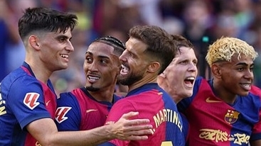 Nỗi buồn của 4 cầu thủ lập hat-trick vào lưới Barca