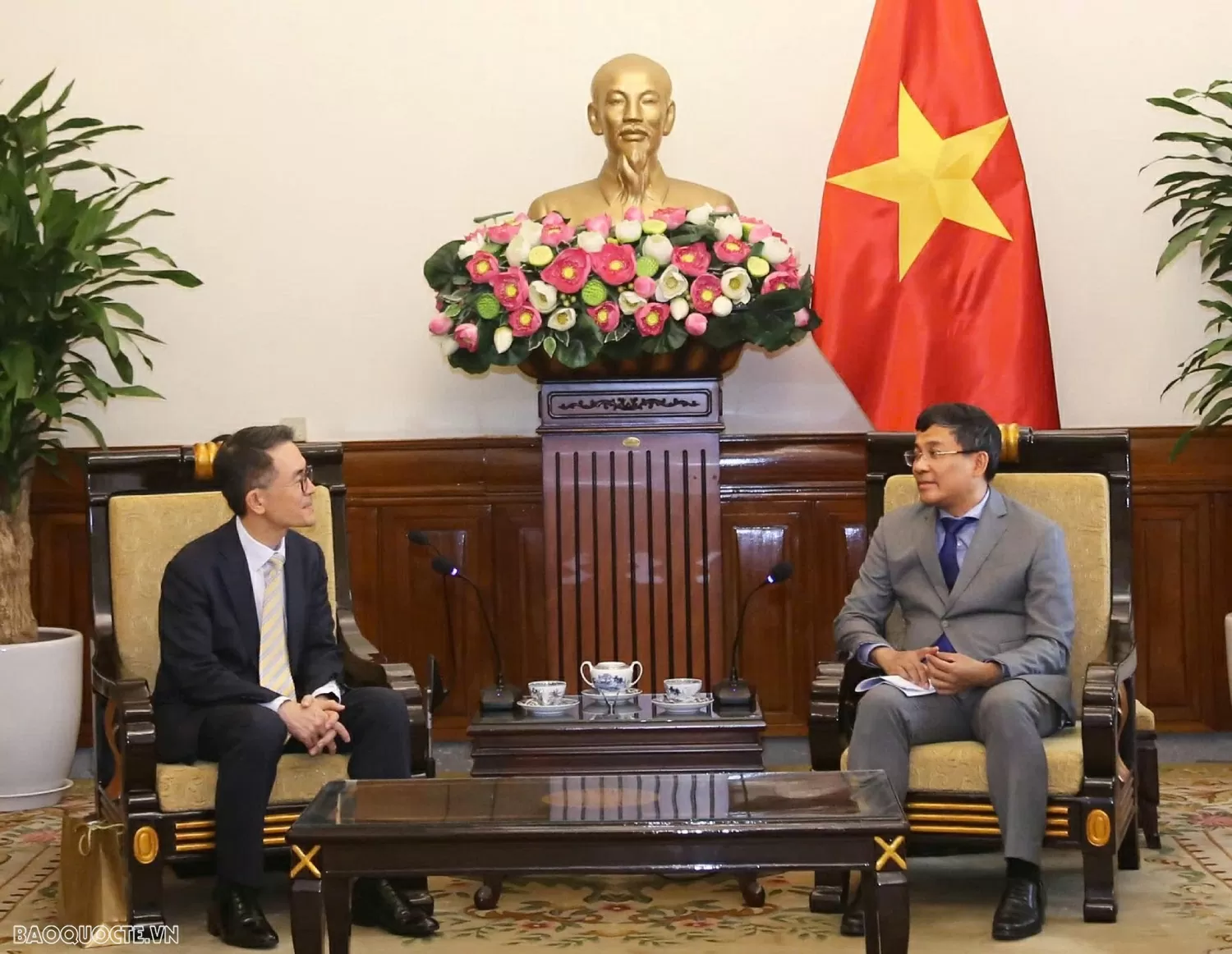 Thứ trưởng Thường trực Nguyễn Minh Vũ tiếp Cục trưởng Cục ASEAN và Đông Nam Á, Bộ Ngoại giao Hàn Quốc Thứ trưởng Thường trực Nguyễn Minh Vũ tiếp Cục trưởng Cục ASEAN và Đông Nam Á, Bộ Ngoại giao Hàn Quốc