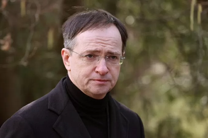 Bất chấp việc Tổng thống Ukraine khăng khăng phải 'nói chuyện' với người đồng cấp Nga, ông Putin vắng mặt trong danh sách đoàn đàm phán