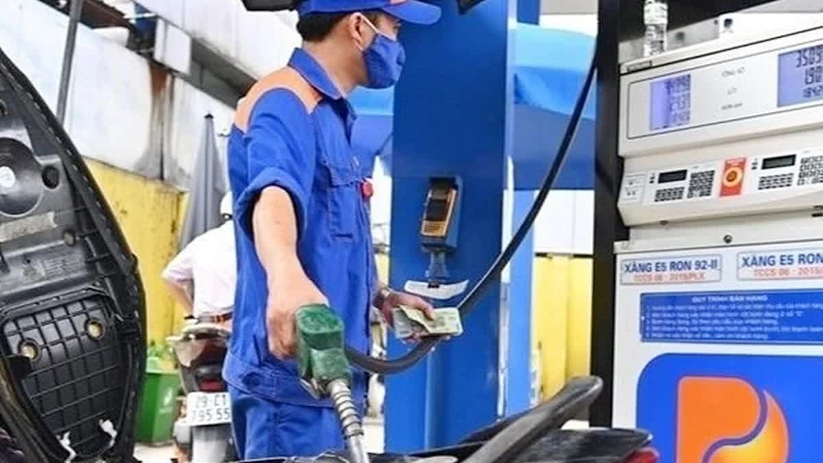 Giá xăng dầu hôm nay 15/5: Thế giới trượt dốc nhẹ; chiều nay xăng trong nước có thể chấm dứt chuỗi giảm