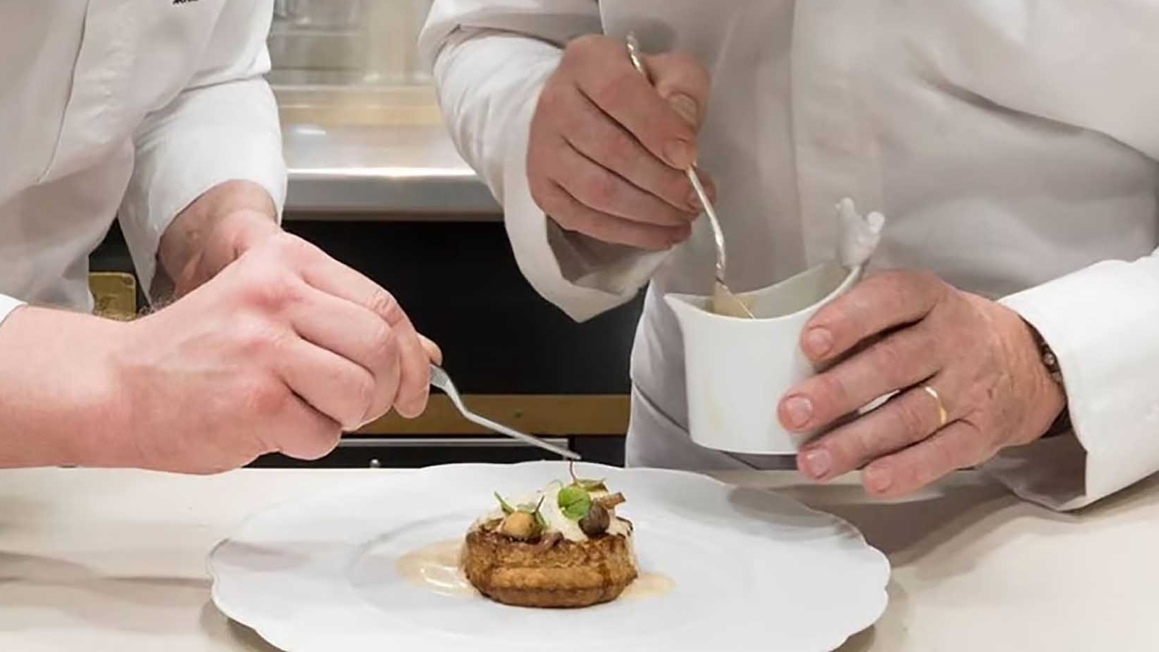 AI ‘xâm nhập’ bếp ăn Pháp