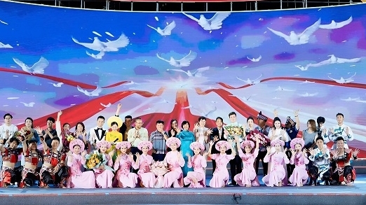 Nhịp cầu hữu nghị Việt-Trung tại thành phố Hoa phượng đỏ