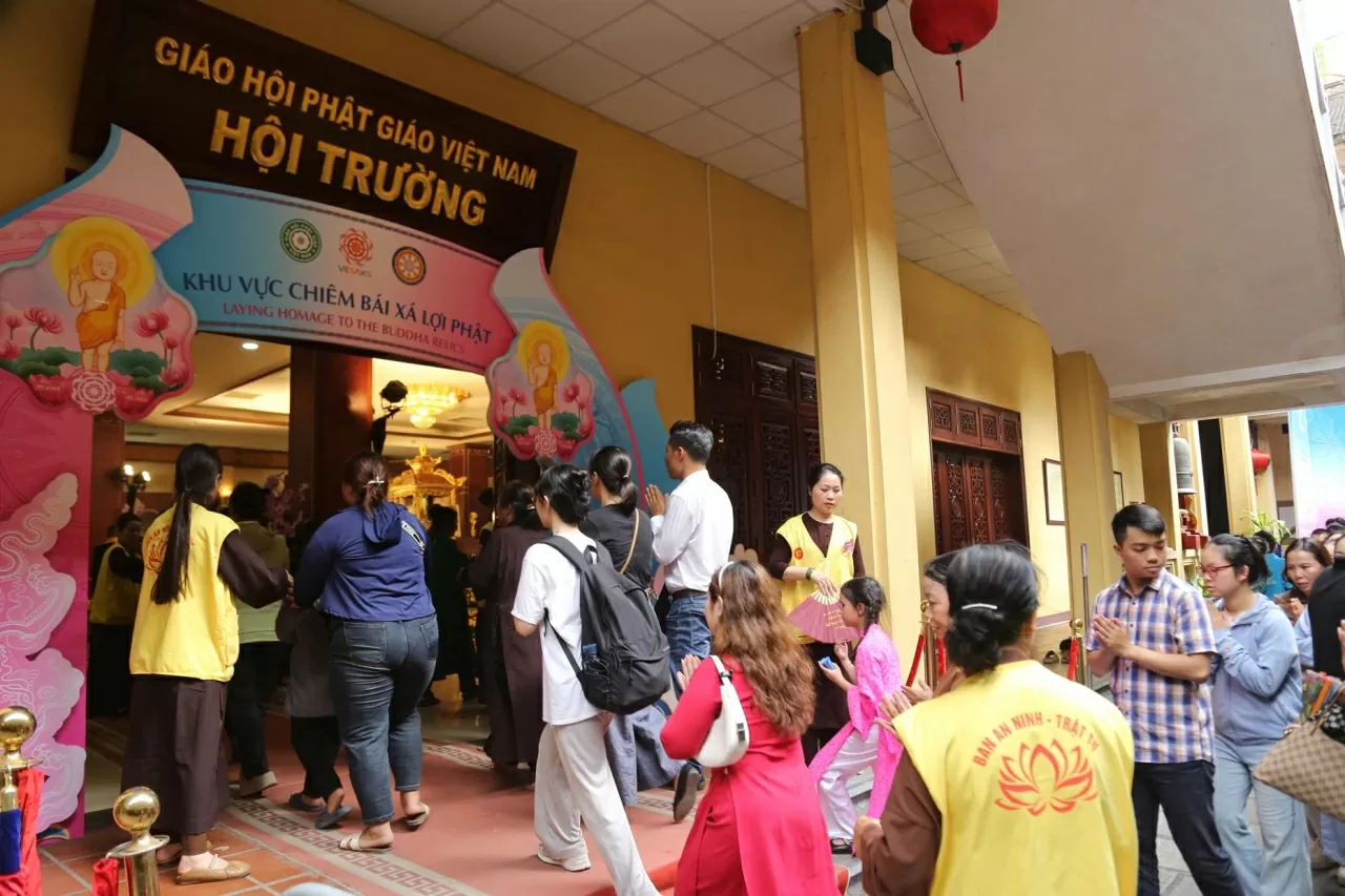 Đại lễ Vesak 2025 diễn ra trong bối cảnh đặc biệt khi Việt Nam vừa long trọng tổ chức Lễ Kỷ niệm 50 năm Ngày Giải phóng miền Nam, thống nhất đất nước (30/4/1975 – 30/4/2025) và hướng tới Kỷ niệm 80 năm Quốc khánh 2/9 (1945 – 2025).