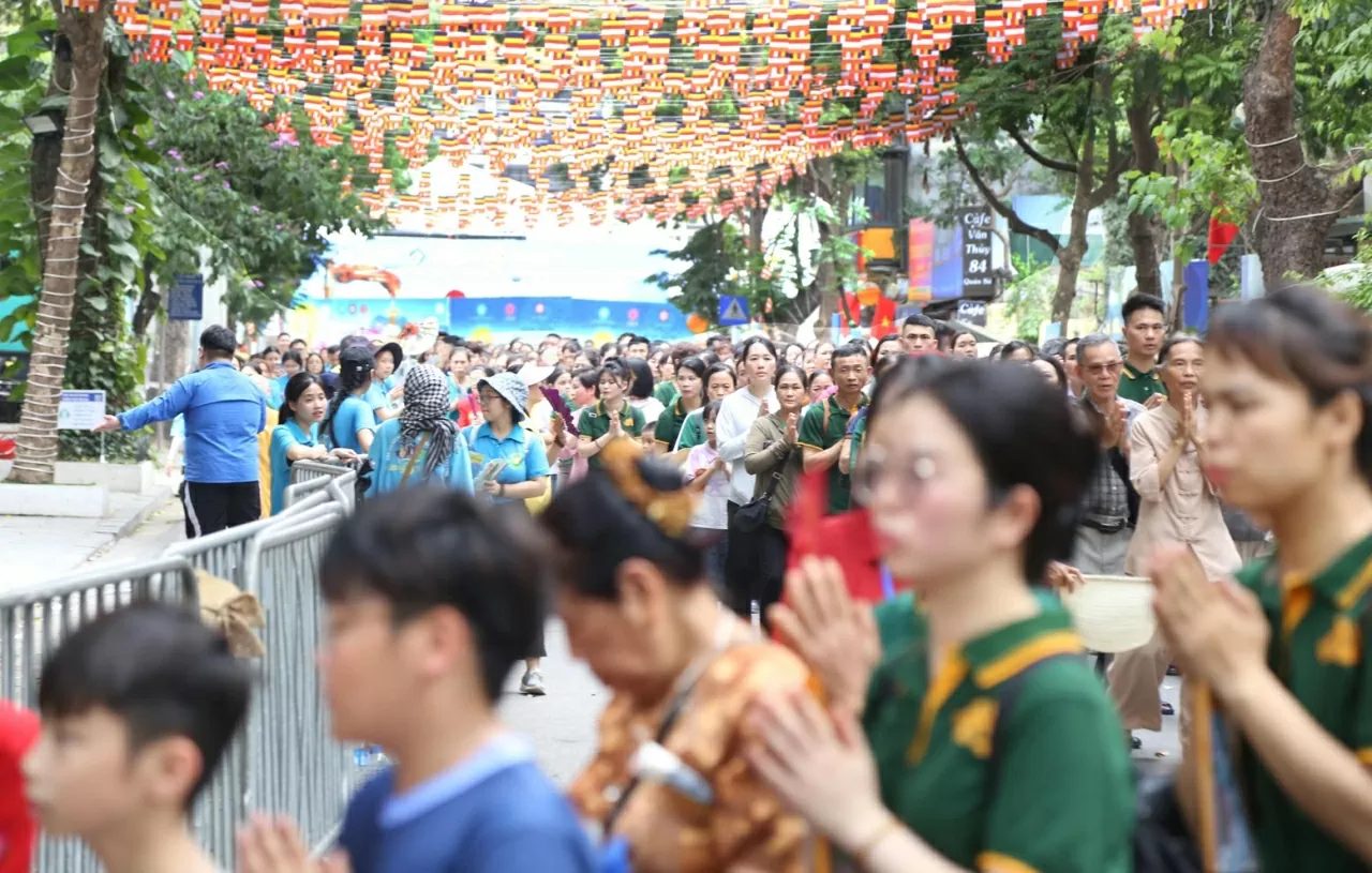 Đại lễ Vesak LHQ 2025 là sự kiện Phật giáo quốc tế lớn, quy tụ hàng ngàn Tăng Ni, Phật tử và học giả đến từ nhiều quốc gia, nhằm lan tỏa thông điệp hòa bình, trí tuệ và từ bi của Đức Phật đến toàn thế giới.