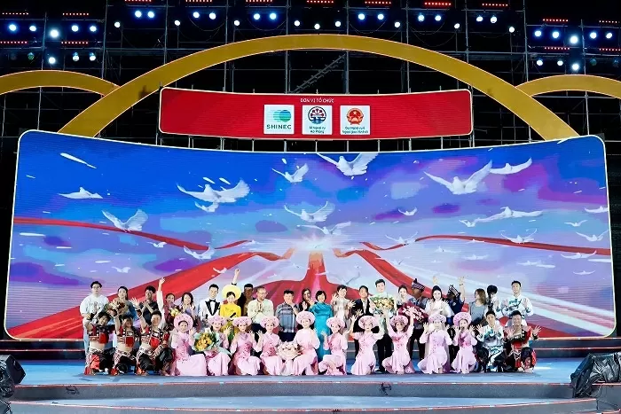 Nhịp cầu hữu nghị Việt-Trung tại thành phố hoa phượng đỏ Nhịp cầu hữu nghị Việt-Trung tại thành phố Hoa phượng đỏ