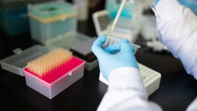 Dịch Covid-19 quay trở lại mạnh mẽ, Bộ Y tế khuyến cáo những nhóm người sau cần điều trị tại bệnh viện