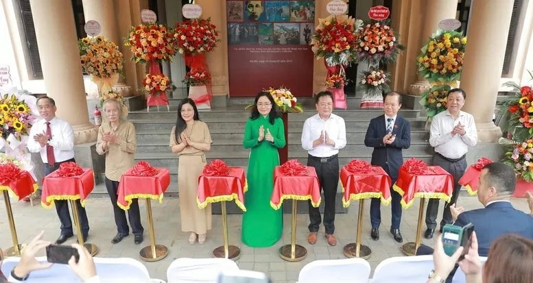 Khắc họa cuộc đời bình dị và sự nghiệp cách mạng vĩ đại của Chủ tịch Hồ Chí Minh Khắc họa cuộc đời bình dị và sự nghiệp cách mạng vĩ đại của Chủ tịch Hồ Chí Minh