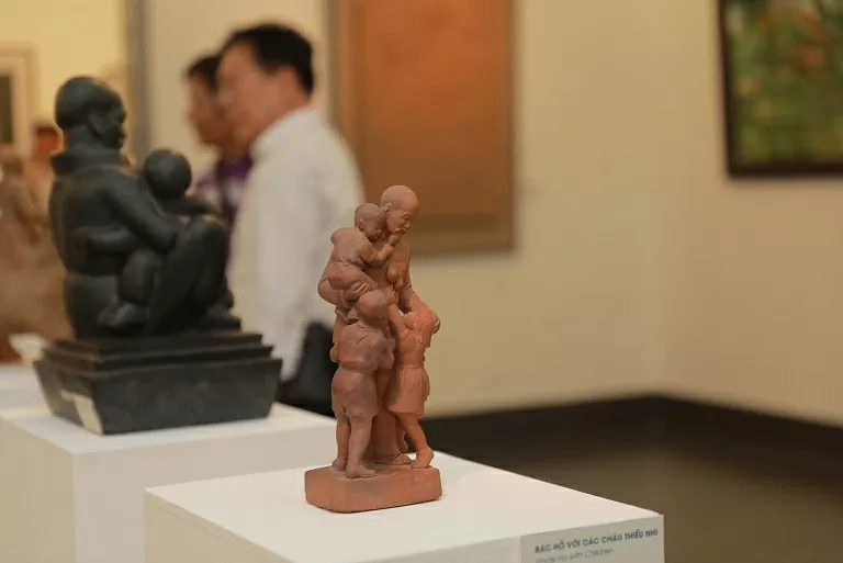 Khắc họa cuộc đời bình dị và sự nghiệp cách mạng vĩ đại của Chủ tịch Hồ Chí Minh Khắc họa cuộc đời bình dị và sự nghiệp cách mạng vĩ đại của Chủ tịch Hồ Chí Minh