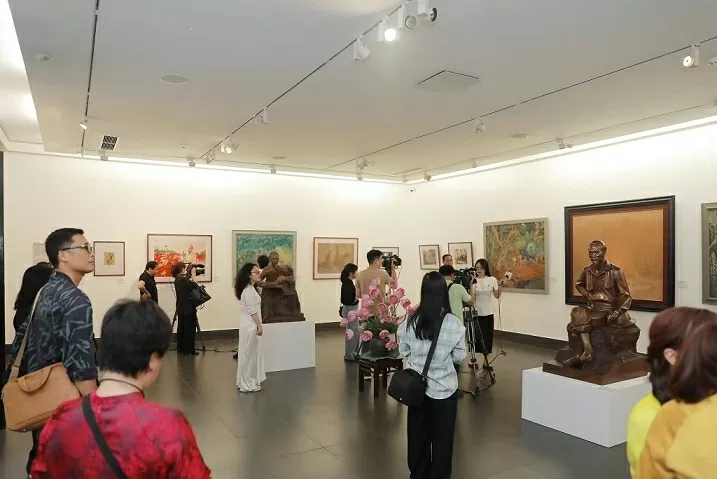 Khắc họa cuộc đời bình dị và sự nghiệp cách mạng vĩ đại của Chủ tịch Hồ Chí Minh Khắc họa cuộc đời bình dị và sự nghiệp cách mạng vĩ đại của Chủ tịch Hồ Chí Minh