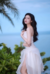 Sao Việt: Diễn viên Midu đẹp nên thơ; ca sĩ Quỳnh Anh khoe bờ vai quyến rũ