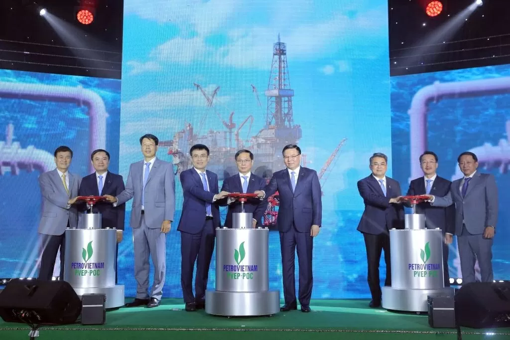 Phó Thủ tướng Bùi Thanh Sơn dự Lễ đón dòng dầu đầu tiên của Dự án phát triển mỏ Đại Hùng giai đoạn 3, Lô 05-1(a) Phó Thủ tướng Bùi Thanh Sơn dự Lễ đón dòng dầu đầu tiên của Dự án phát triển mỏ Đại Hùng giai đoạn 3, Lô 05-1(a)