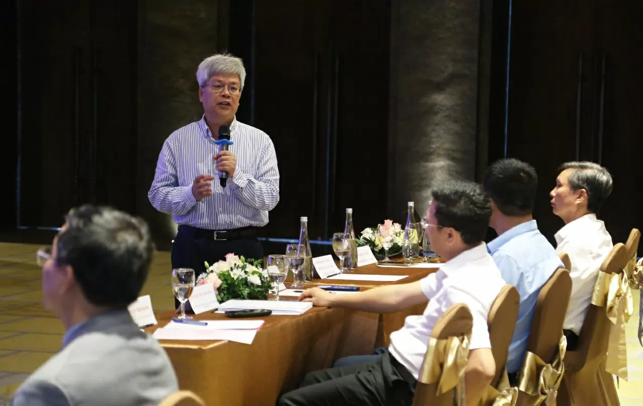 PGS. TS. Trần Tân Văn giới thiệu đôi nét về khu du lịch Yên Tử (Quảng Ninh). (Ảnh: Thành Long) 