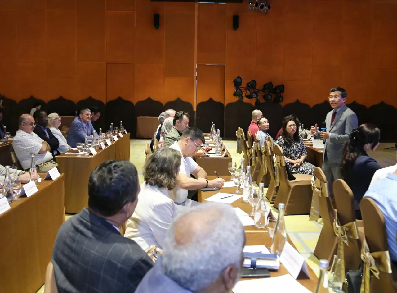 Thứ trưởng thường trực Nguyễn Minh Vũ trả lời những câu hỏi của đại biểu. (Ảnh: Thành Long)