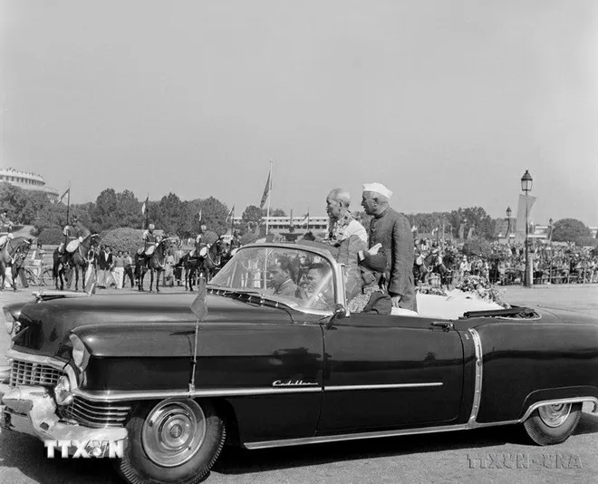 Nhân dân Thủ đô New Delhi nồng nhiệt chào mừng Chủ tịch Hồ Chí Minh thăm hữu nghị Ấn Độ (5-14/2/1958). (Ảnh: TTXVN) Nhân dân Thủ đô New Delhi nồng nhiệt chào mừng Chủ tịch Hồ Chí Minh thăm hữu nghị Ấn Độ (5-14/2/1958). (Ảnh: TTXVN)