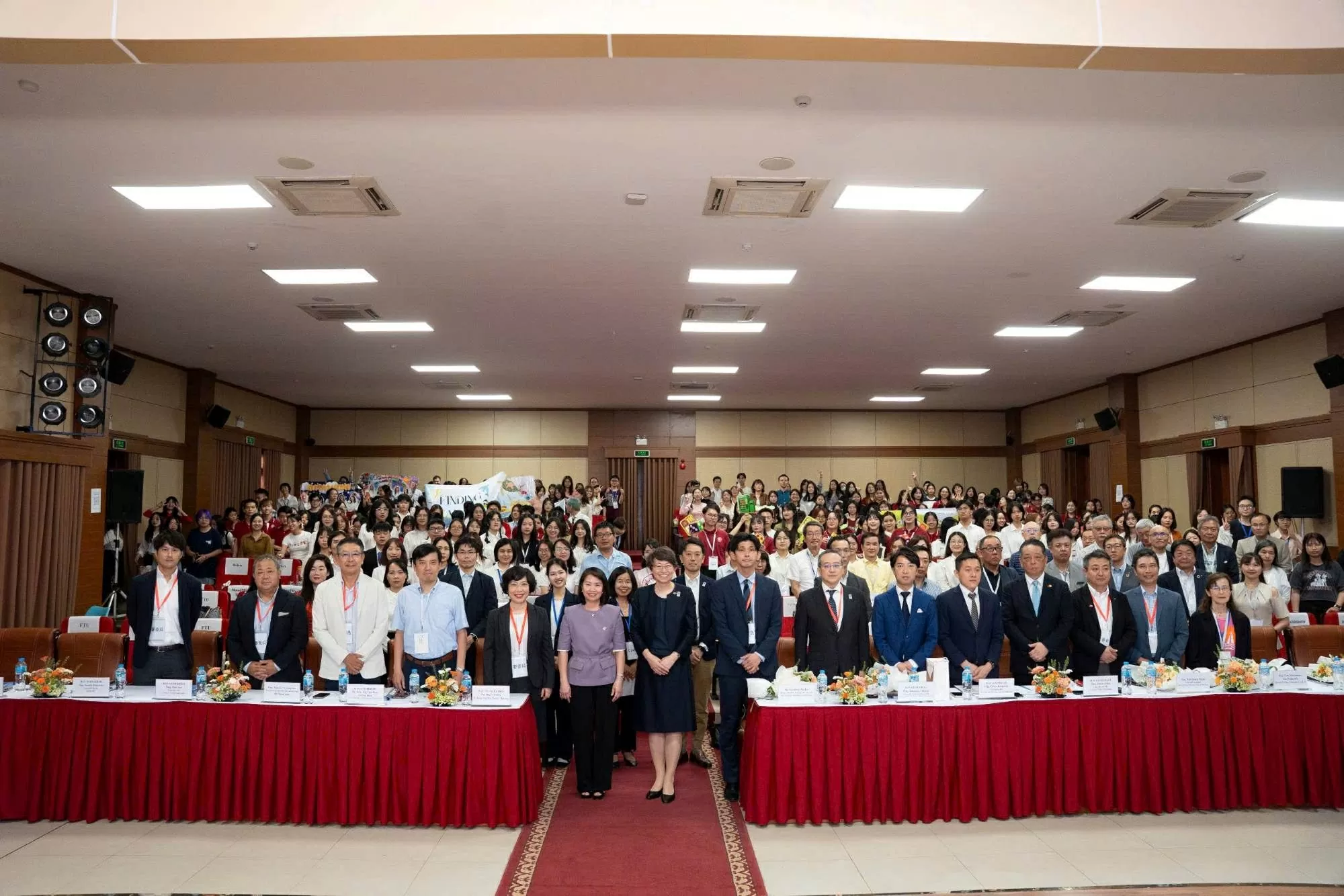 Chung kết cuộc thi 'Sinh viên với ý tưởng kinh doanh - Biz Contest 2025' tại Đại học Ngoại thương Chung kết cuộc thi 'Sinh viên với ý tưởng kinh doanh - Biz Contest 2025' tại Đại học Ngoại thương