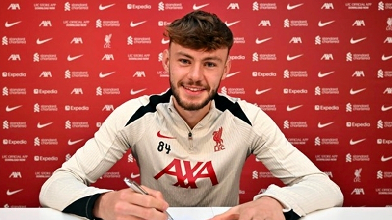 Liverpool kí hợp đồng với ‘truyền nhân’ của A-Arnold