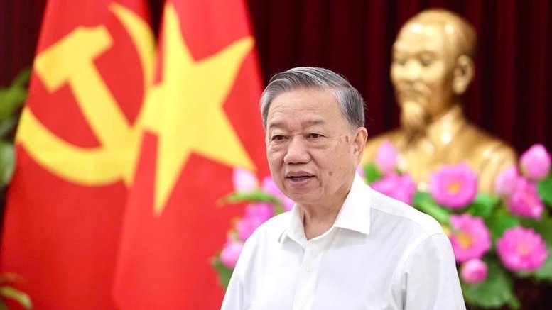 Bác vẫn cùng chúng cháu hành quân