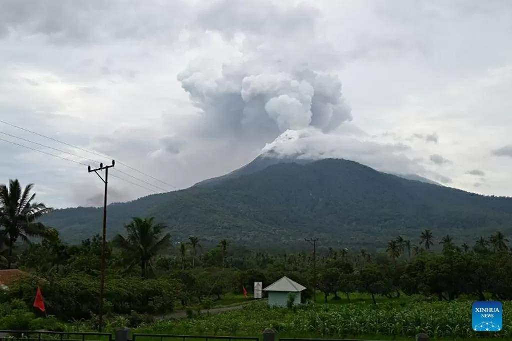 Indonesia thường xuyên xảy ra động đất và các vụ phun trào núi lửa do nằm trên “Vành đai lửa” Thái Bình Dương. (Nguồn: THX)