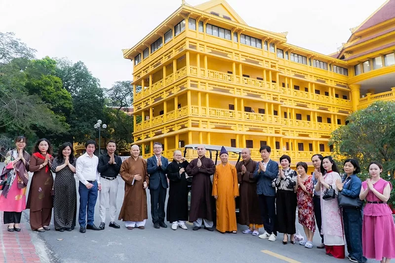 Đại đức Thích Minh Không cùng phái đoàn yết kiến Hoà thượng Thích Thanh Quyết đại biểu Quốc hội, Phó Chủ tịch Giáo hội PGVN, Viện trưởng Học viện Phật giáo Việt Nam tại Hà Nội nhân ngày thắp nến tri ân phối hợp với Quân chủng Phòng không, Không quân Việt Nam tại Học viện hướng về kỷ niệm 50 năm Giải phóng Miền Nam thống nhất đất nước. Đại đức Thích Minh Không cùng phái đoàn yết kiến Hoà thượng Thích Thanh Quyết đại biểu Quốc hội, Phó Chủ tịch Giáo hội PGVN, Viện trưởng Học viện Phật giáo Việt Nam tại Hà Nội nhân ngày thắp nến tri ân phối hợp với Quân chủng Phòng không, Không quân Việt Nam tại Học viện hướng về kỷ niệm 50 năm Giải phóng Miền Nam thống nhất đất nước.