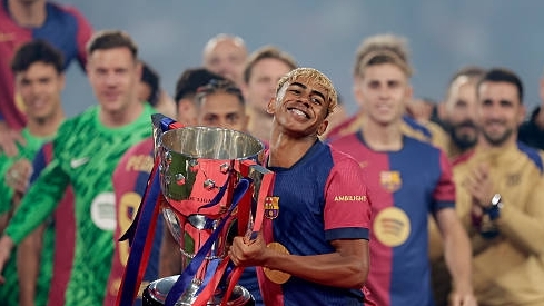 Yamal và em trai nổi bật trong lễ ăn mừng của Barca