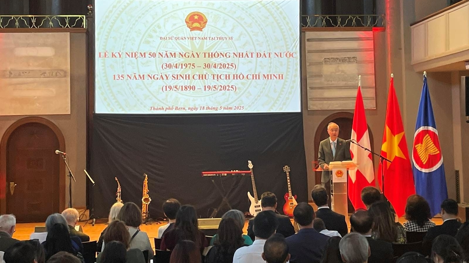 Đại sứ quán Việt Nam tại Thụy Sỹ kỷ niệm Ngày thống nhất đất nước và Ngày sinh Chủ tịch Hồ Chí Minh