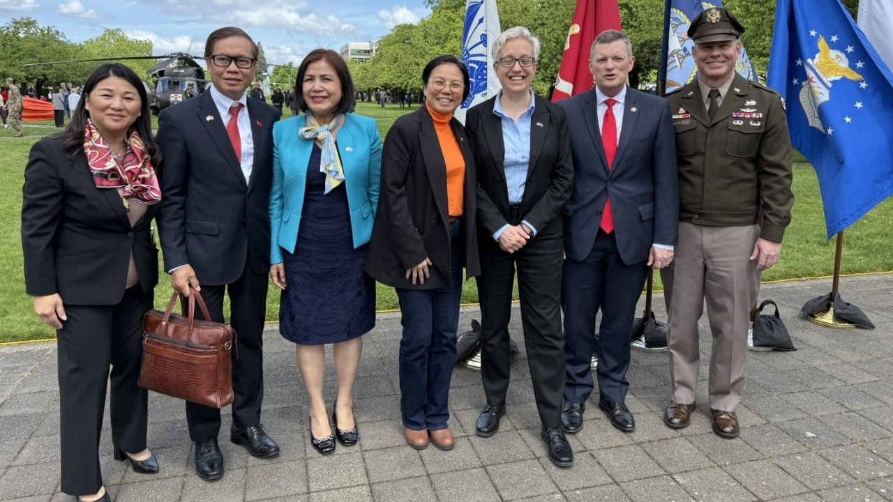 Củng cố hợp tác toàn diện trên các trụ cột trọng yếu với bang Oregon, Mỹ