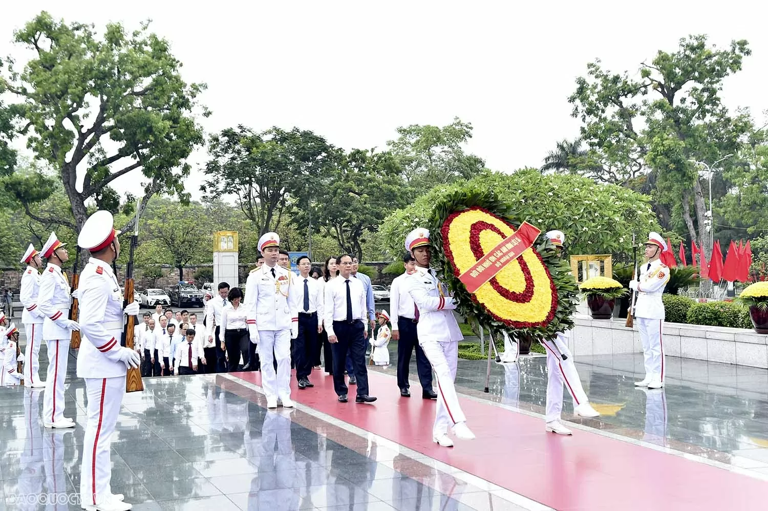 Bộ Ngoại giao vào Lăng viếng Chủ tịch Hồ Chí Minh nhân kỷ niệm 135 năm ngày sinh của Người (19/5/1890 – 19/5/2025) Đoàn Bộ Ngoại giao vào Lăng viếng Chủ tịch Hồ Chí Minh nhân kỷ niệm 135 năm Ngày sinh của Người