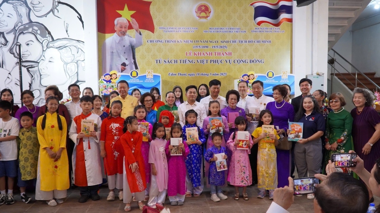 Mừng sinh nhật Bác, Tủ sách tiếng Việt phục vụ cộng đồng ra mắt tại Udon Thani, Thái Lan