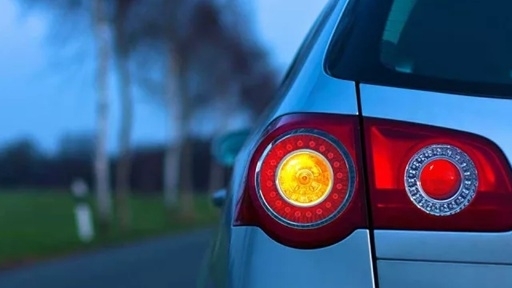 Cách đơn giản phát hiện đèn xi nhan ô tô sắp hỏng