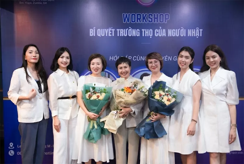 SUNSHINE HEALTH CARE tổ chức workshop “Bí quyết trường thọ của người Nhật” thu hút đông đảo người tham gia với những chia sẻ hữu ích. SUNSHINE HEALTH CARE tổ chức workshop “Bí quyết trường thọ của người Nhật” thu hút đông đảo người tham gia với những chia sẻ hữu ích.