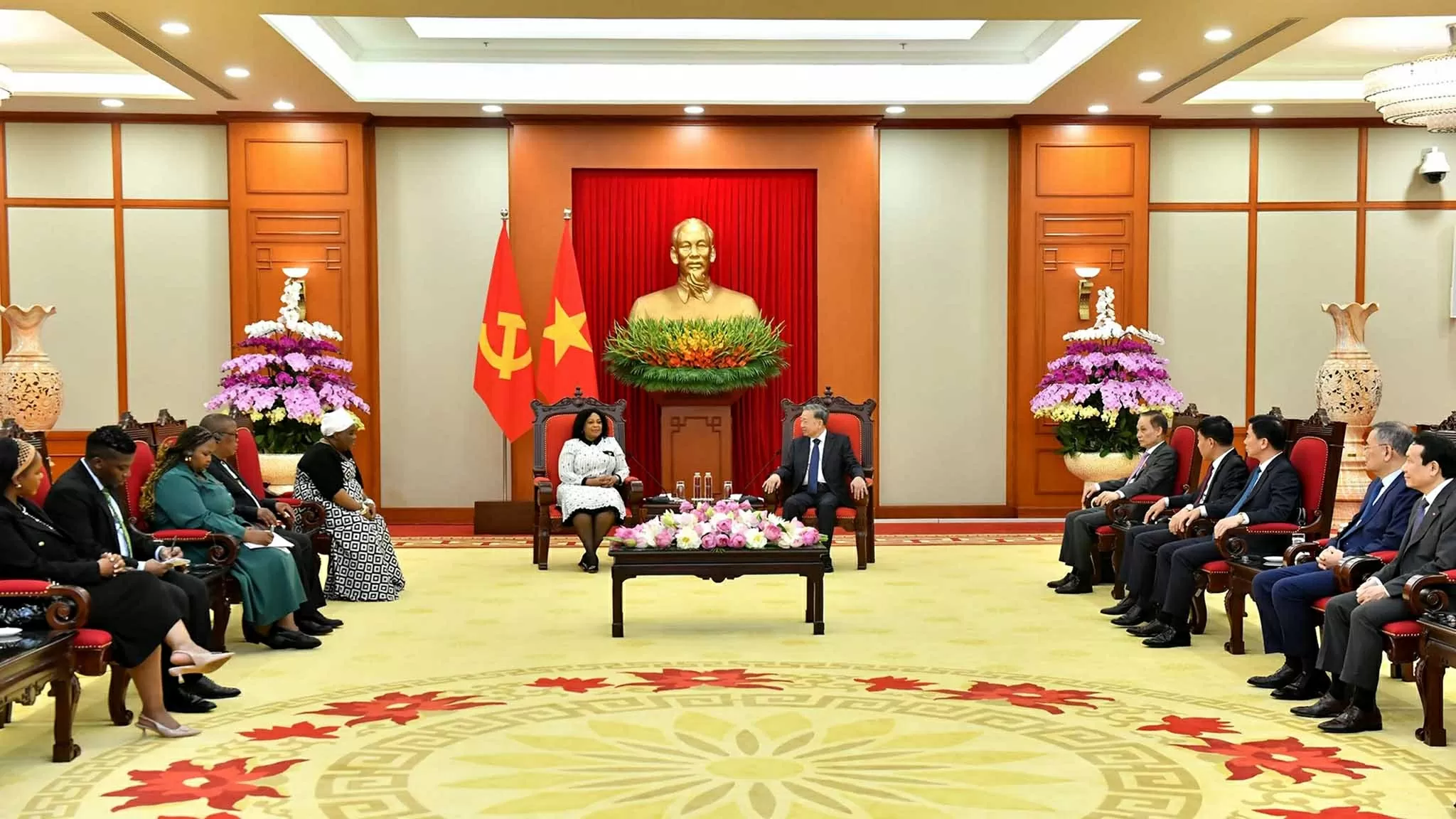 Tổng Bí thư Tô Lâm tiếp Phó Tổng thư ký thứ nhất Đảng Đại hội Dân tộc Phi của Nam Phi Tổng Bí thư Tô Lâm tiếp Phó Tổng thư ký thứ nhất Đảng Đại hội Dân tộc Phi của Nam Phi