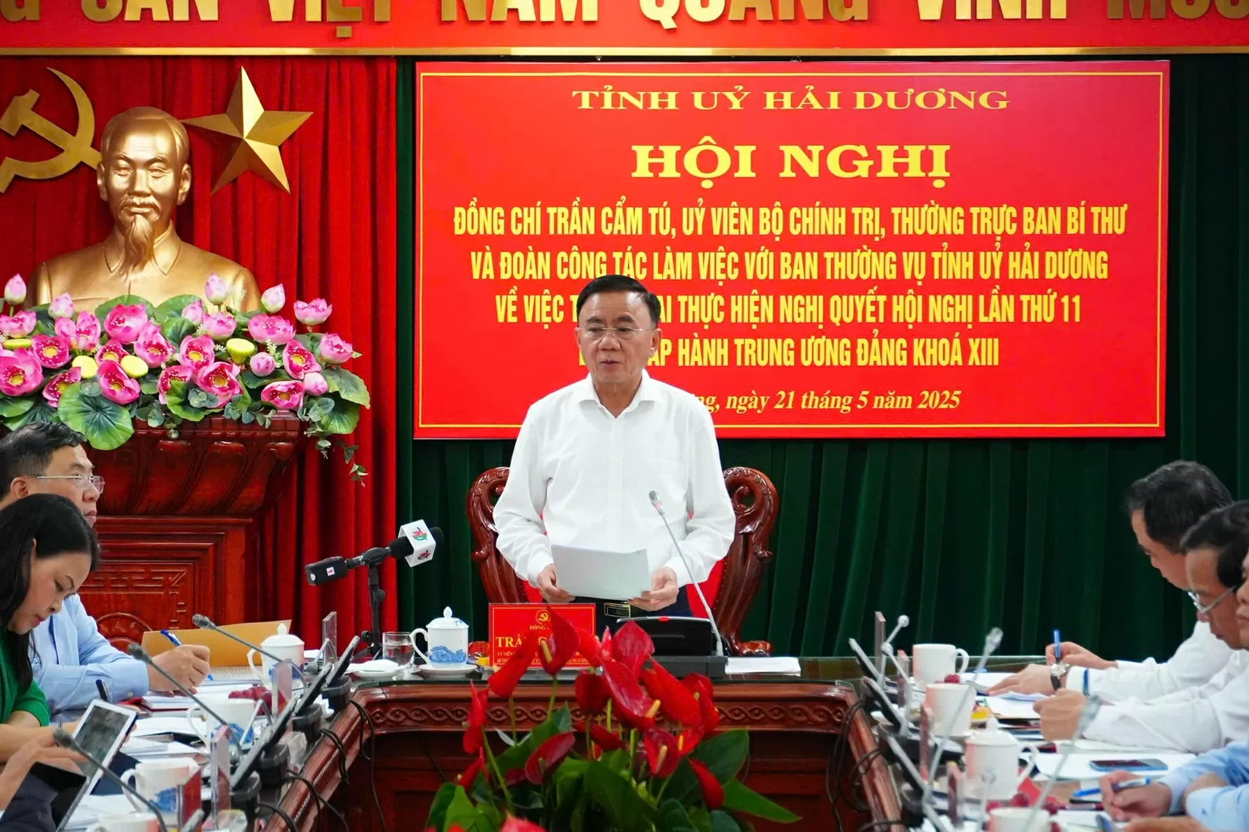 Đồng chí Trần Cẩm Tú, Ủy viên Bộ Chính trị, Thường trực Ban Bí thư phát biểu kết luận hội nghị làm việc. (Nguồn: Báo Hải Dương) Đồng chí Trần Cẩm Tú, Ủy viên Bộ Chính trị, Thường trực Ban Bí thư phát biểu kết luận hội nghị làm việc. (Nguồn: Báo Hải Dương)