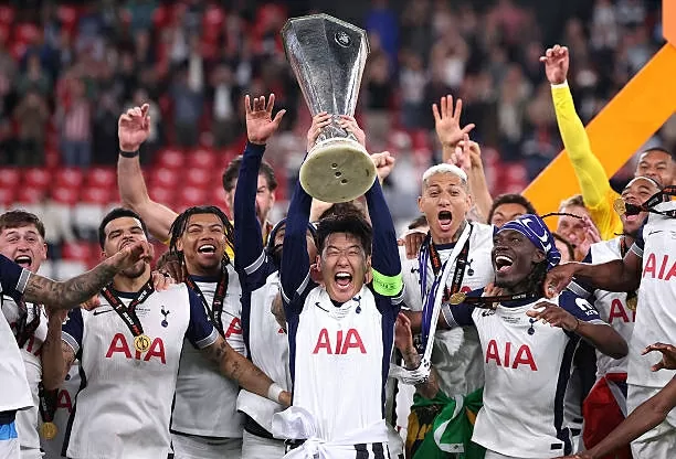Tottenham thắng Man Utd, Son bật khóc vì danh hiệu đầu tiên ở châu Âu Tottenham thắng Man Utd, Son bật khóc vì danh hiệu đầu tiên ở châu Âu