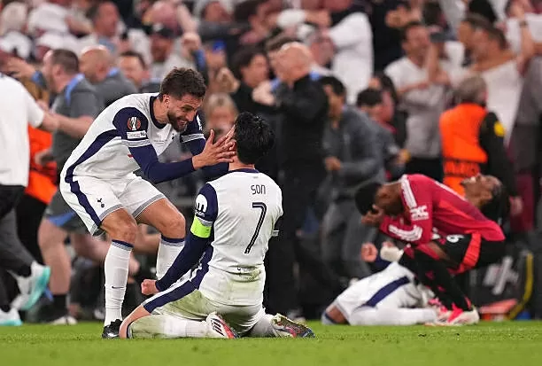 Tottenham thắng Man Utd, Son bật khóc vì danh hiệu đầu tiên ở châu Âu Tottenham thắng Man Utd, Son bật khóc vì danh hiệu đầu tiên ở châu Âu