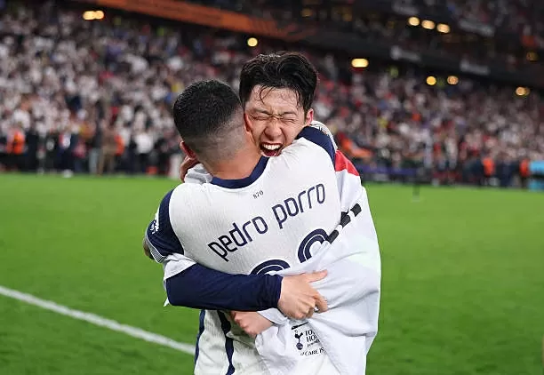 Tottenham thắng Man Utd, Son bật khóc vì danh hiệu đầu tiên ở châu Âu Tottenham thắng Man Utd, Son bật khóc vì danh hiệu đầu tiên ở châu Âu