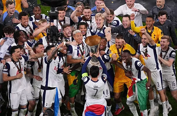 Tottenham thắng Man Utd, Son bật khóc vì danh hiệu đầu tiên ở châu Âu Tottenham thắng Man Utd, Son bật khóc vì danh hiệu đầu tiên ở châu Âu