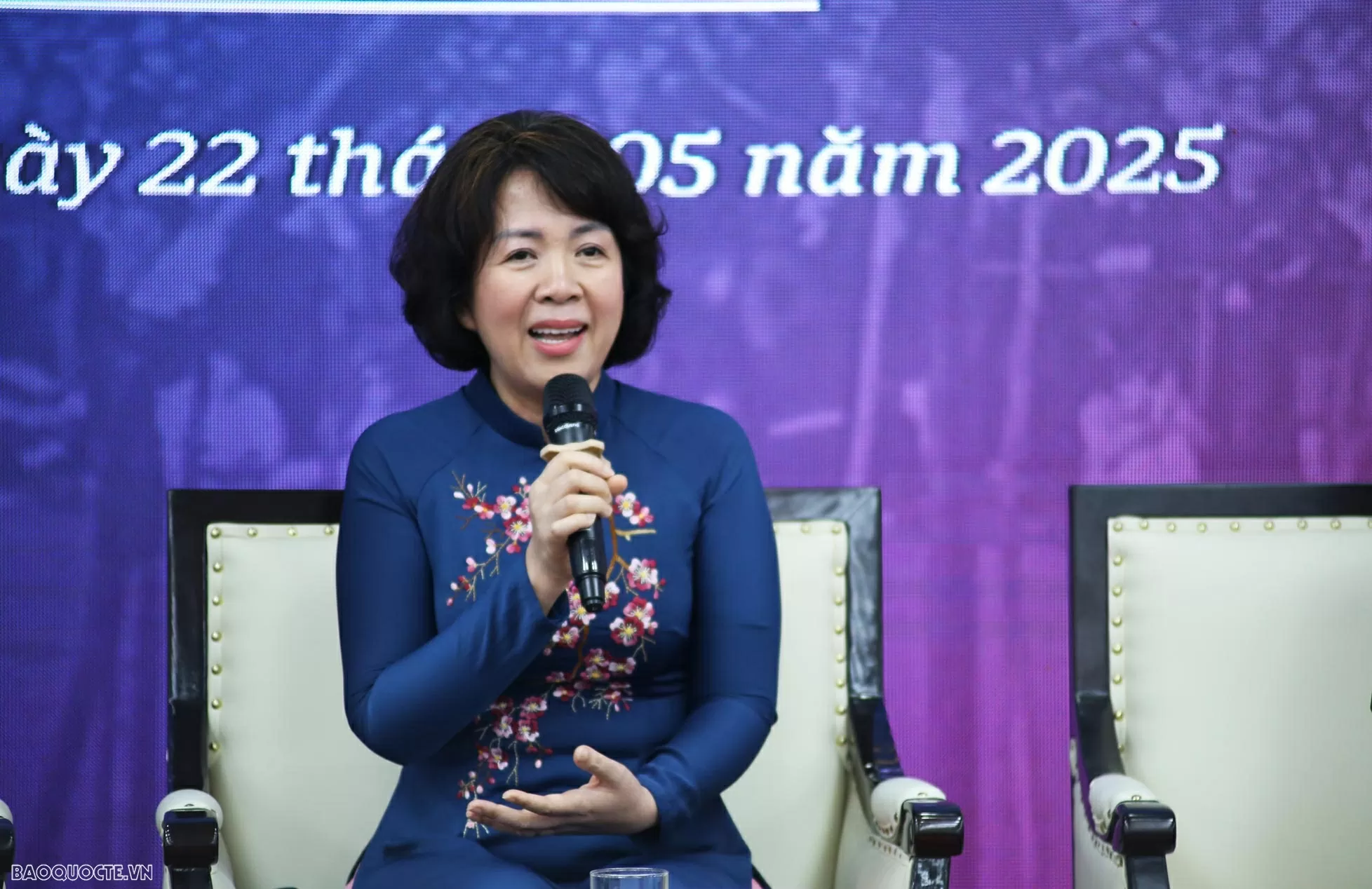 Những bóng hồng ngoại giao Việt Nam: 80 năm sứ mệnh, kiến tạo vị thế và truyền lửa tương lai Những bóng hồng ngoại giao Việt Nam: 80 năm sứ mệnh, kiến tạo vị thế và truyền lửa tương lai