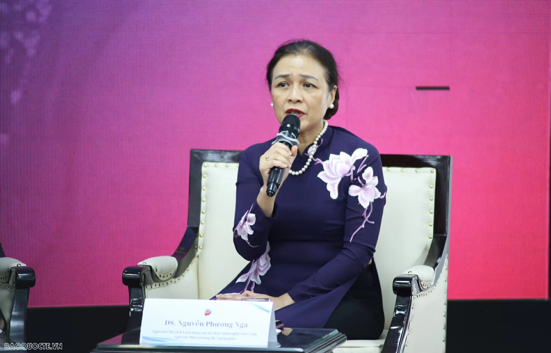 Những bóng hồng ngoại giao Việt Nam: 80 năm sứ mệnh, kiến tạo vị thế và truyền lửa tương lai Những bóng hồng ngoại giao Việt Nam: 80 năm sứ mệnh, kiến tạo vị thế và truyền lửa tương lai