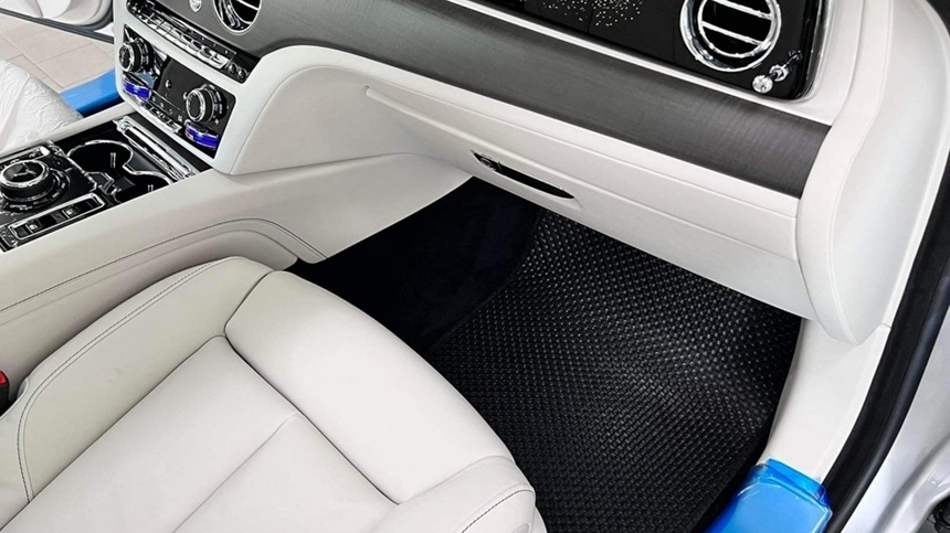 Lót sàn xe ô tô tốt nhất nên dùng là nhựa PVC hay cao su đúc loại I