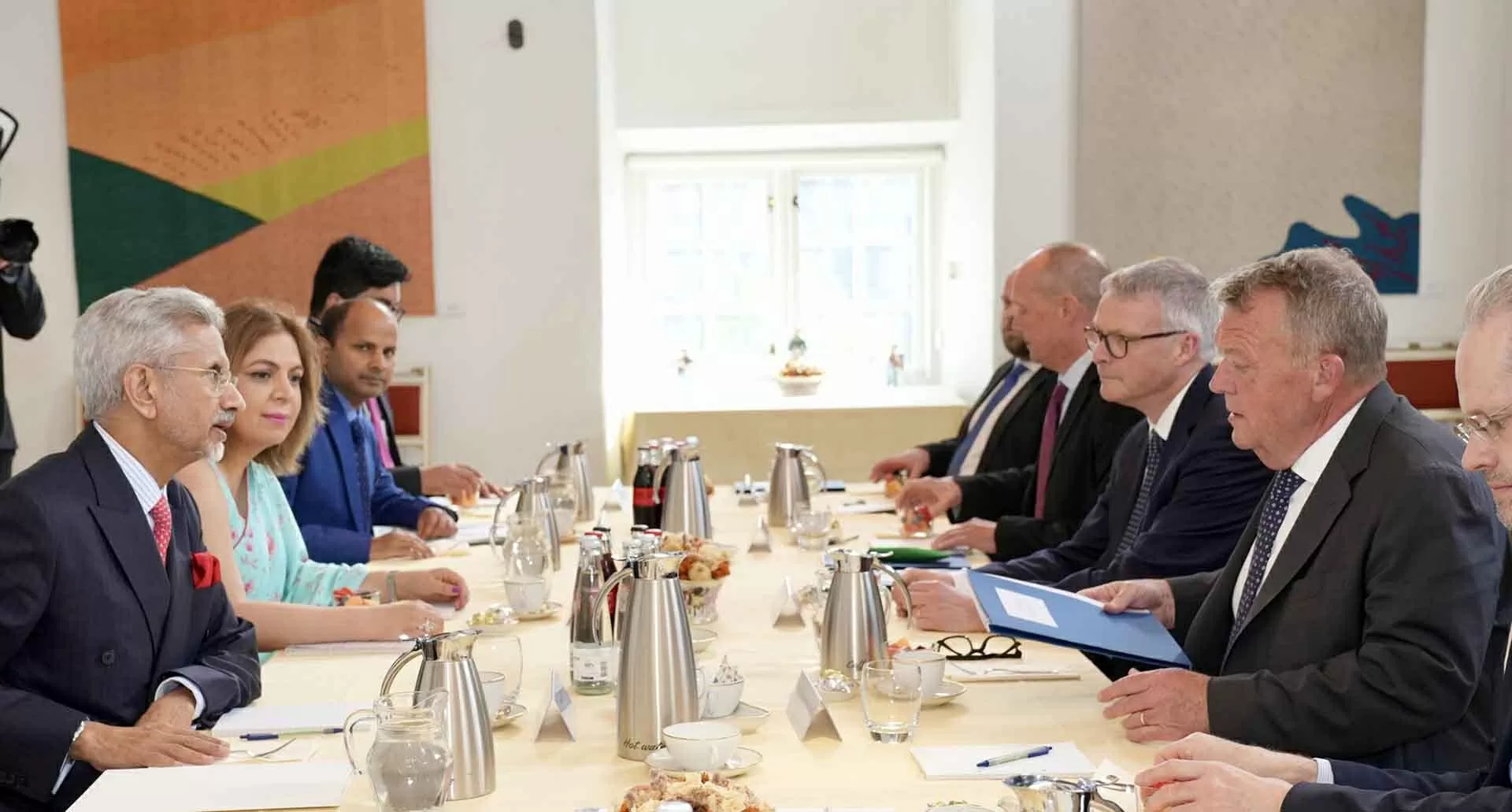 Ngoại trưởng Ấn Độ Subrahmanyam Jaishankar gặp Ngoại trưởng Đan Mạch Lars Lokke Rasmussen. (Nguồn: X@DrSJaishankar) Ngoại trưởng Ấn Độ Subrahmanyam Jaishankar gặp Ngoại trưởng Đan Mạch Lars Lokke Rasmussen. (Nguồn: X@DrSJaishankar)