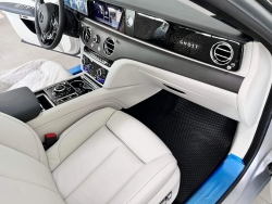 Lót sàn xe ô tô tốt nhất nên dùng là nhựa PVC hay cao su đúc loại I